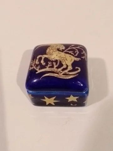 Bibelô miniatura em porcelana azul cobalto novo com 3cm - Foto 3