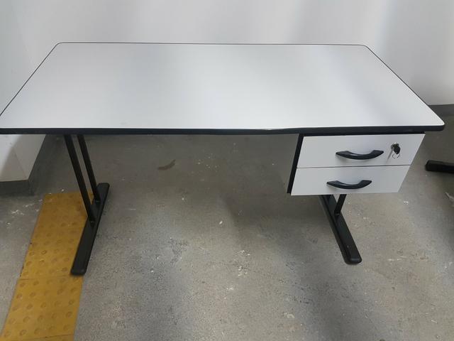 Mesa para Escritório e estudo. Ler descrição!