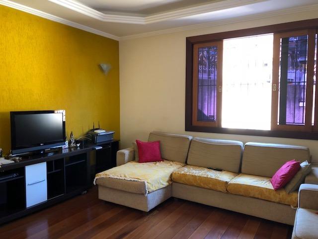 Excelente casa no centro com 4 quartos, uma suite e garagem - Foto 2