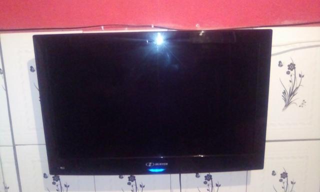 TV 32 polegadas HBUSTER usada
