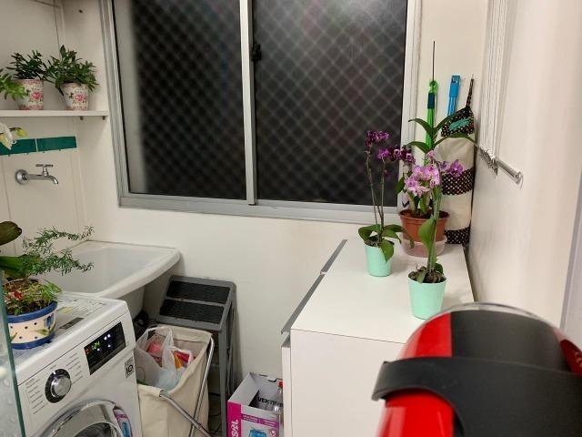 Todo mobiliado. 2 dormitórios. 1 vaga na garagem. Ótima localização. - Foto 8