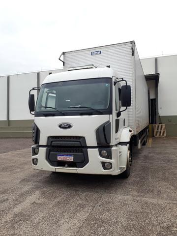 Vendo Ford cargo 2428 bom estado caminhão trabalhando