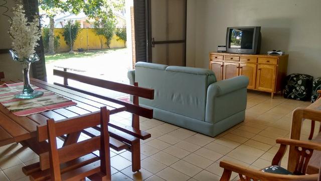 Sobrado em Itapoá-SC, 2 quadras do mar - Foto 4