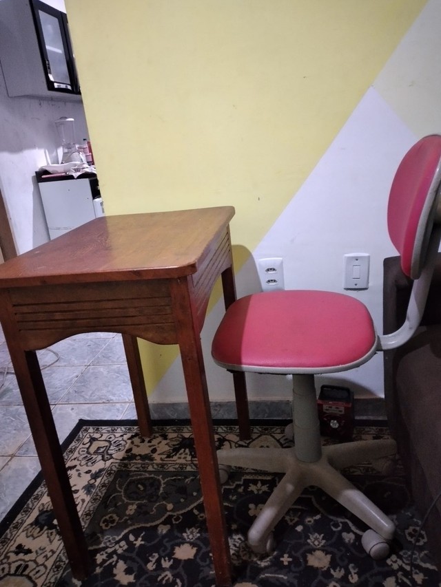 Mesa +cadeira secretaria 