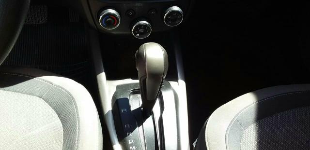 Vende-se carro Sedan ótimo estado de conservação. - Foto 4