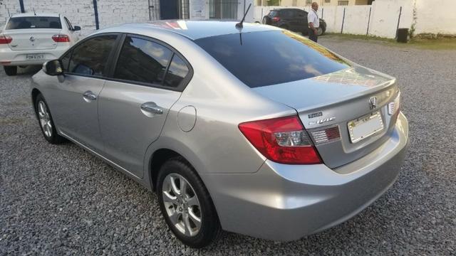 Honda Civic automático - completo - dono único - teto solar - apenas 41 mil km rodados - Foto 3