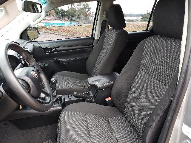 Toyota Hilux STD 2.8TDi 4x4 - Foto 14