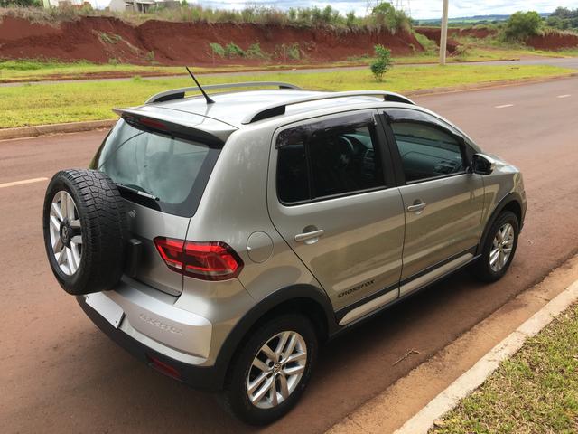 Vendo Volkswagen Crossfox 1.6 2015 Único dono. Aceito trocas de menor valor - Foto 6