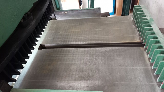 Guilhotina Catu 80cm de corte ótimo estado 220v