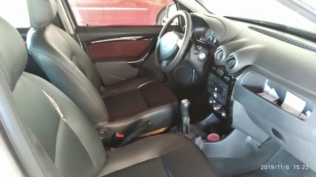 Vendo ou troco por Sandero Stepway 2015 pra cima,com volta em dinheiro - Foto 3