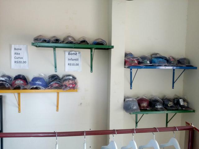 Vende-se a mercadoria e as instalações desta loja - Foto 3