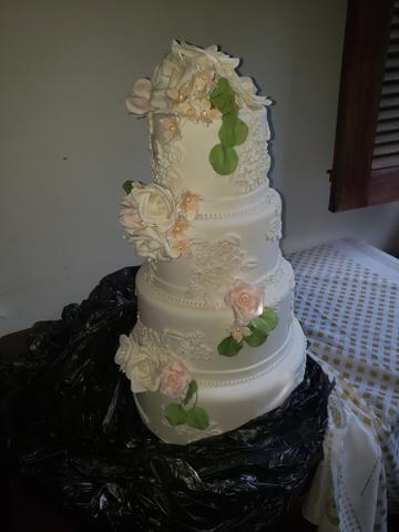 Vendo bolo de casamento
