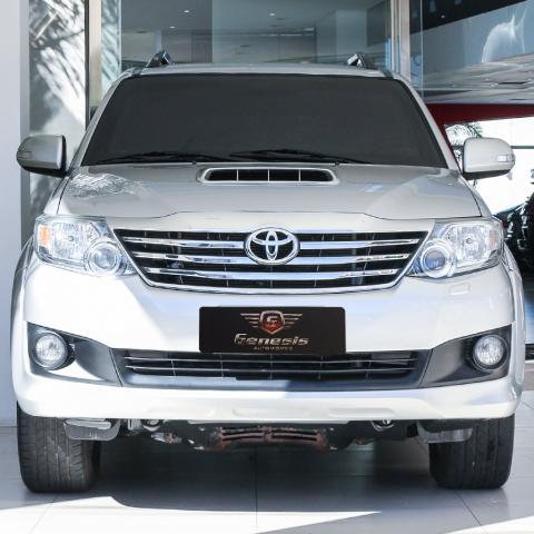 TOYOTA HILUX SW4 2012/2013 3.0 SRV 4X4 7 LUGARES 16V TURBO INTERCOOLER DIESEL 4P AUTOMÁTI - Foto 2