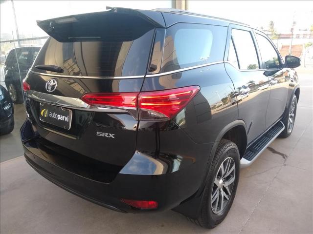TOYOTA HILUX SW4 2.8 SRX 4X4 7 LUGARES 16V TURBO INTERCOOLER DIESEL 4P AUTOMÁTICO - Foto 4