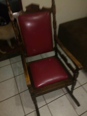 Cadeira de balanço antiga 400reais