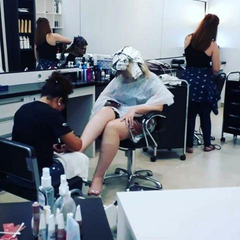Estamos contratando cabeleireiro (a)