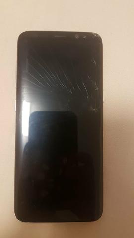 S8 64 GB, prata, com a tela trincada