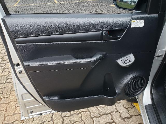 Toyota Hilux STD 2.8TDi 4x4 - Foto 12