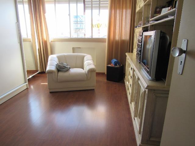 Apartamento três dormitórios,quarto andar