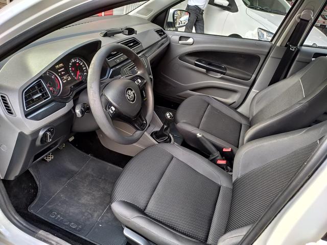 VW Voyage 1.6 Comfortline 2017/208 IPVA 2020 Grátis!!!! - Foto 9