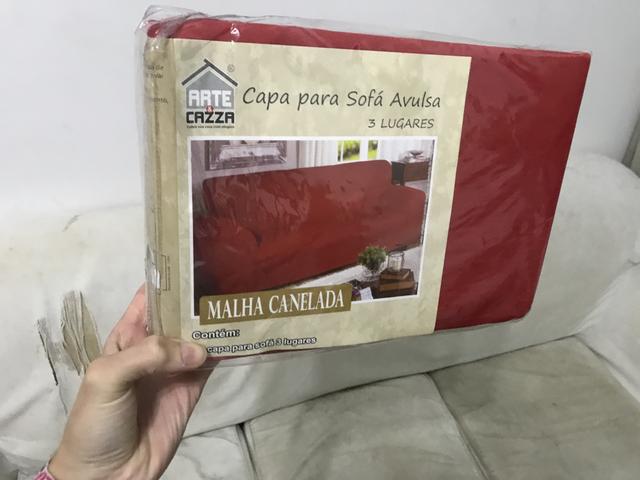 Sofá 3 lugares com capa vermelha para trocar fechada - Foto 3