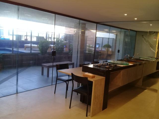3 Quartos no coração do Farol com Porcelanato e 2 Vagas - Foto 2