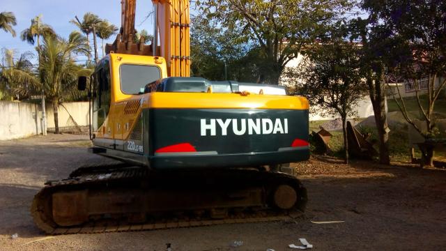 Escavadeira hyundai 220 lc-9s - Foto 3