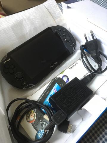 PS Vita Desbloqueado 16GB cabo + fonte carregadora