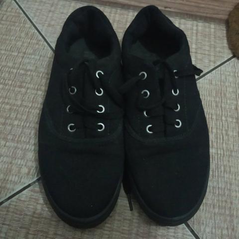 Tênis preto