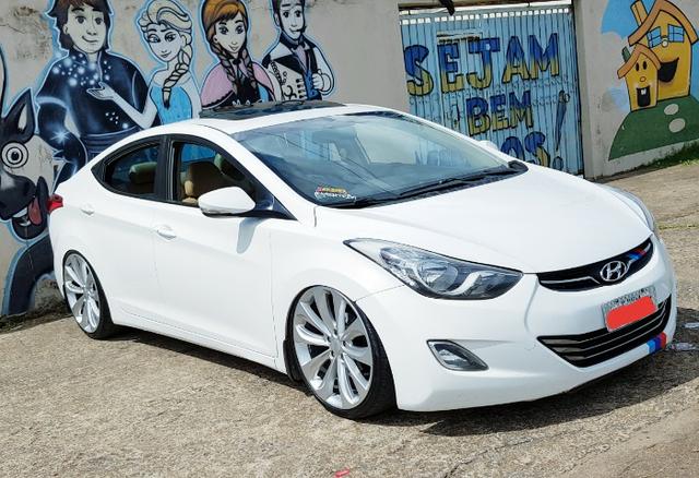 Hyundai Elantra leia o anúncio