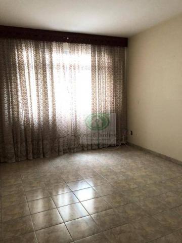 Apartamento com 02 dormitórios, vaga fechada para dois carros.