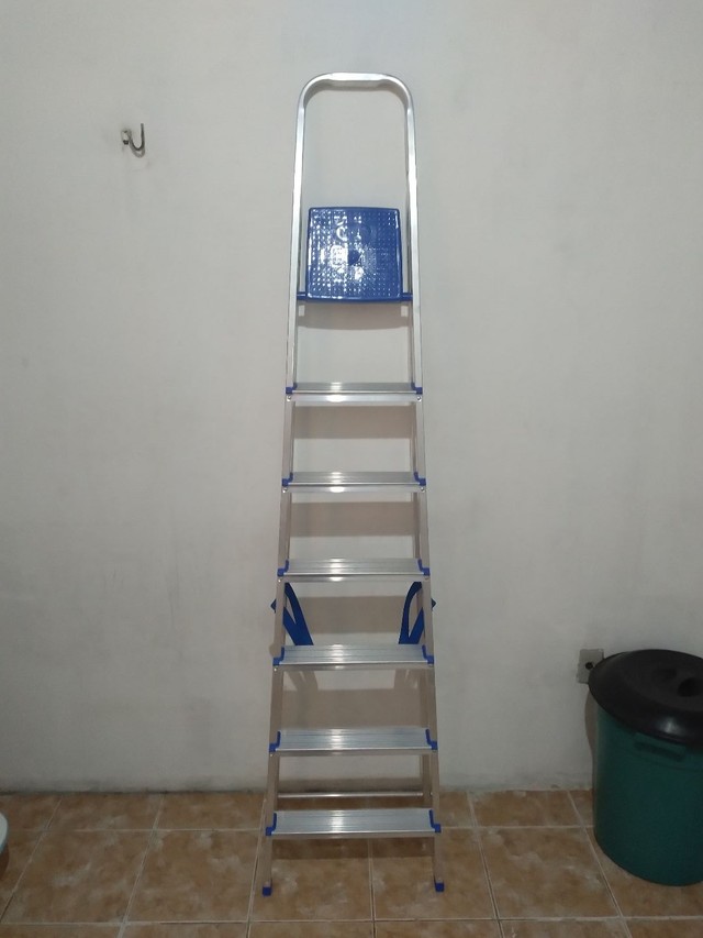 Escada de 7 degraus 450 reais 
