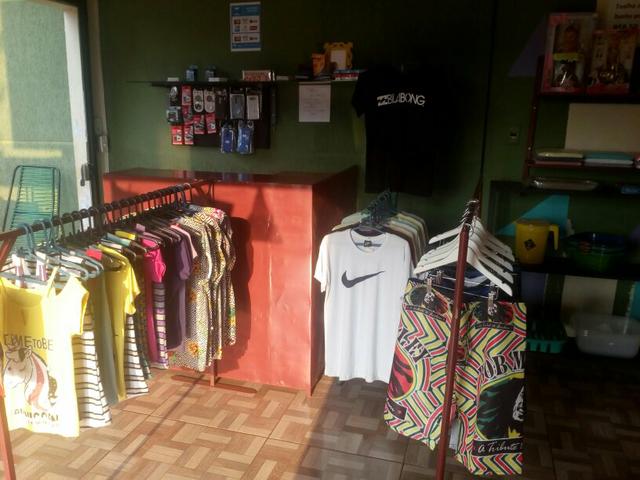 Vende-se a mercadoria e as instalações desta loja