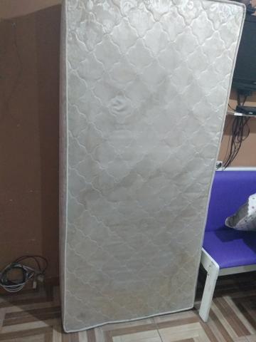 Vendo Box de solteiro - Foto 2