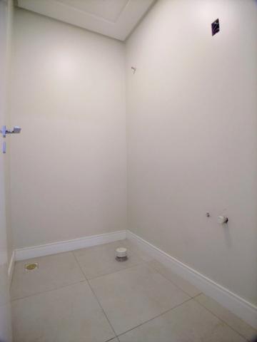 Amplo Apartamento 3 Dormitórios(1Suíte+2D) + Lavabo com 2 Vagas no Centro de Itajaí! - Foto 3