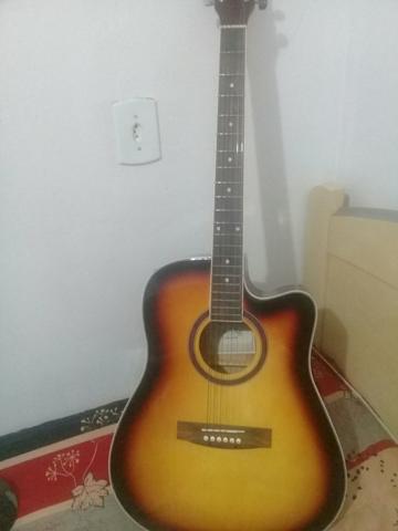 Violão elétrico.