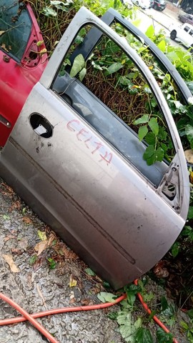 Porta dianteira direita Chevrolet Celta 2012
