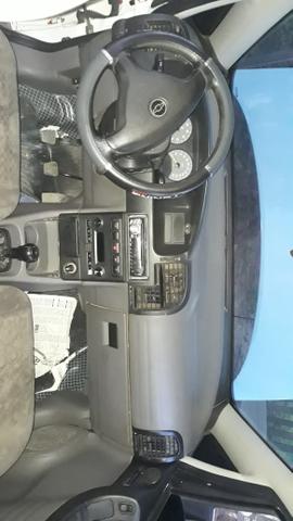 Vendo zafira comfort 08/09 so no ponto de tranferir, não é taxi - Foto 2