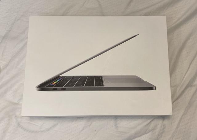 Macbook Pro touchbar 13" apenas 8.399,00