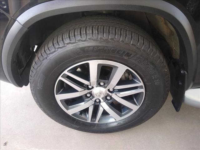 TOYOTA HILUX SW4 2.8 SRX 4X4 7 LUGARES 16V TURBO INTERCOOLER DIESEL 4P AUTOMÁTICO - Foto 12