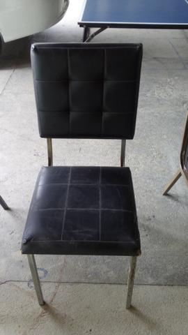 Cadeiras com base fixa