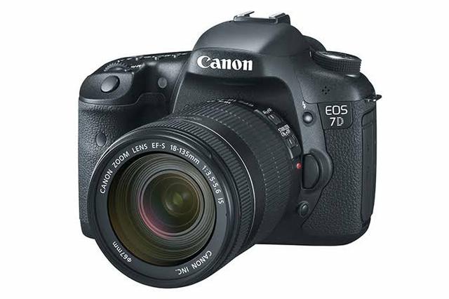 Kit camera canon 7D + lente 18-135 aceito troca em sony a6300 pra cima