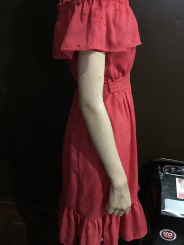 vestido vermelho de babado