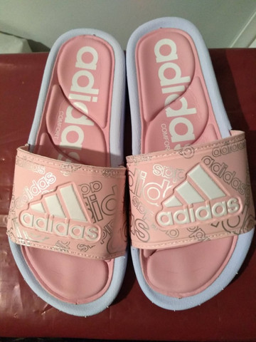 chinelo adidas confort