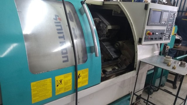 torno cnc  centro de usinagem  cnc - Foto 3