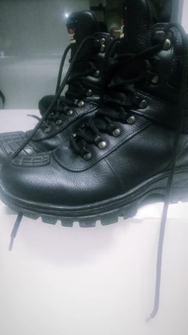 Bota tático militar semi novo 