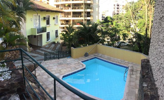 COD 56 -Casa de alto padrão em condomínio com 3 qts Centro de Nova Iguaçu RJ - Foto 2