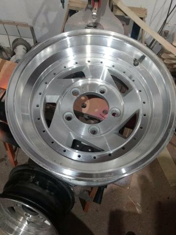 Vendo jogo com 5 rodas raridade de Dodge ram - Foto 2