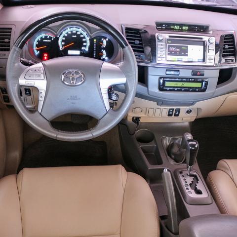 TOYOTA HILUX SW4 2012/2013 3.0 SRV 4X4 7 LUGARES 16V TURBO INTERCOOLER DIESEL 4P AUTOMÁTI - Foto 5