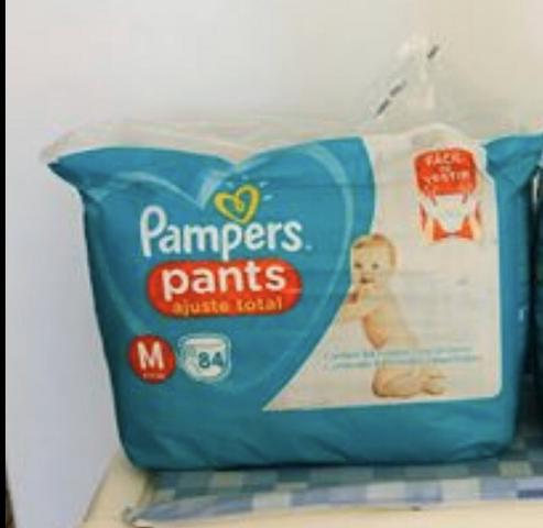 Vendo pacote de fraldas lacrado PAMPERS tamanho M 84 unidades